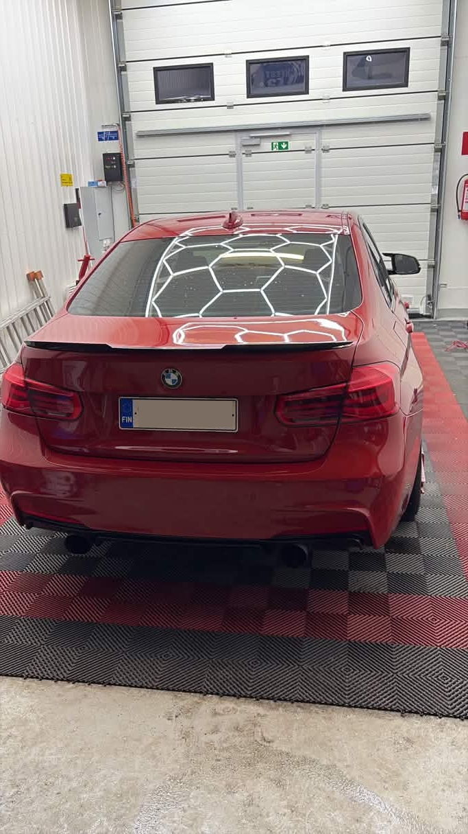 Kiiltogarage työnäyte